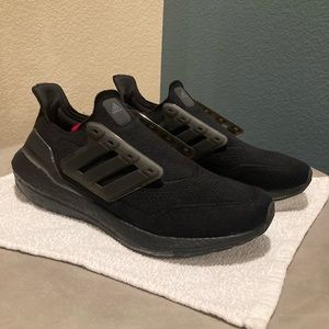 Adidas Ultraboost 22’s (Black) Size 11